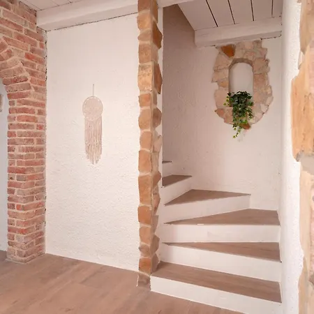 Marea - Old Town Retreat