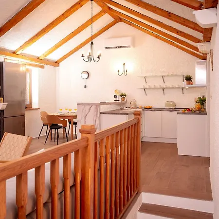 Marea - Old Town Retreat *