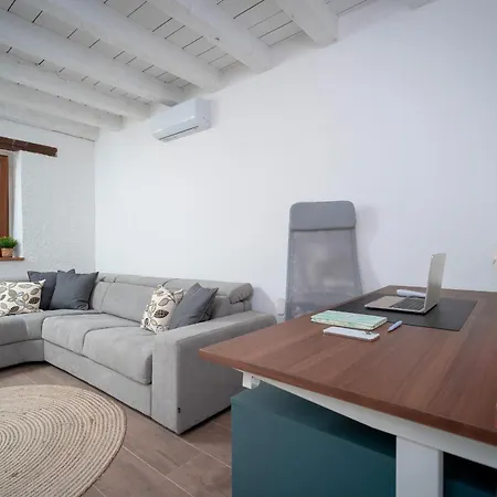 Marea - Old Town Retreat *