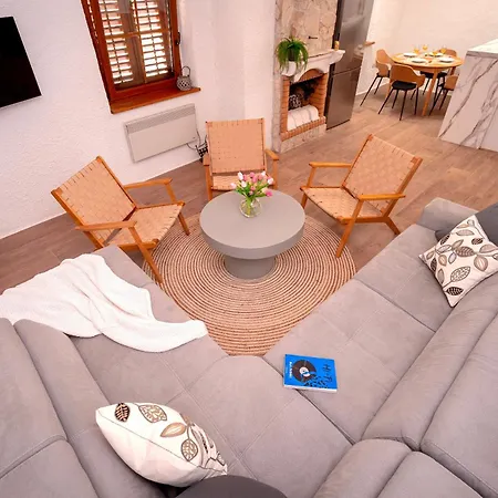 Marea - Old Town Retreat