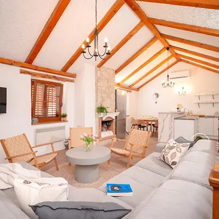 Vila Marea - Old Town Retreat *