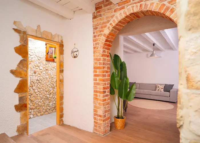 Marea - Old Town Retreat