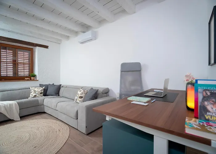 Marea - Old Town Retreat *