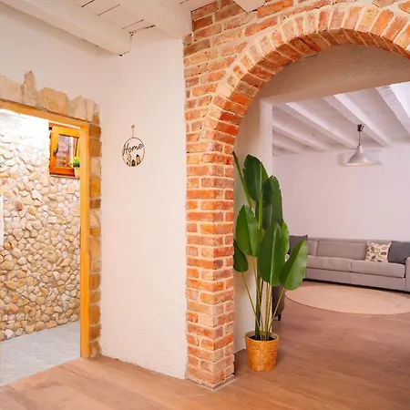 Marea - Old Town Retreat